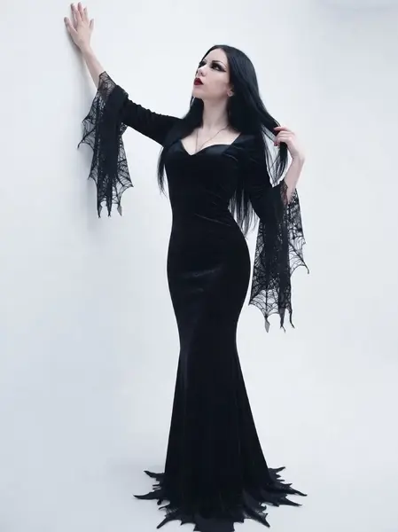 Kainé_Shahdee (101) - Morticia Addams-Cosplay.webp