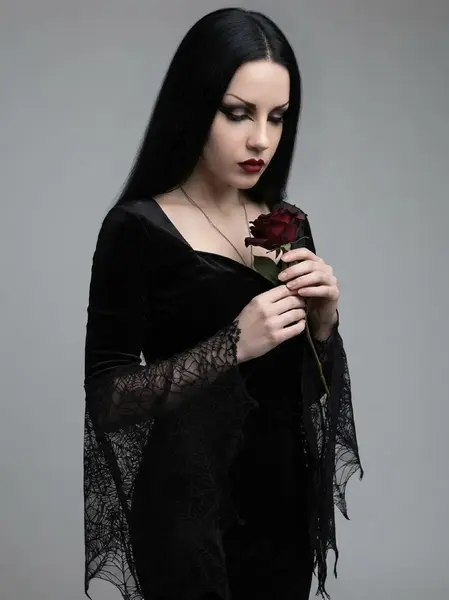 Kainé_Shahdee (105) - Morticia Addams-Cosplay.png.webp